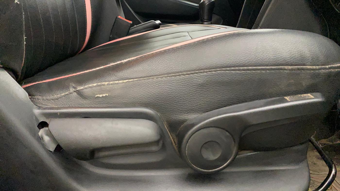 2017 Maruti Swift ZXI, Petrol, Manual, 1,32,487 km, Driver Side Adjustment Panel