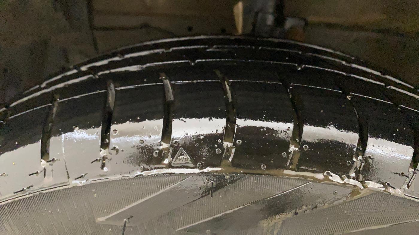 2017 Maruti Swift ZXI, Petrol, Manual, 1,32,487 km, Left Front Tyre Tread