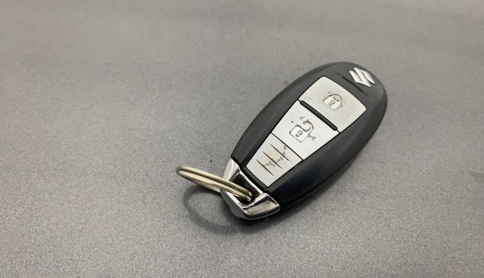 2017 Maruti Swift ZXI, Petrol, Manual, 1,32,487 km, Key Close Up