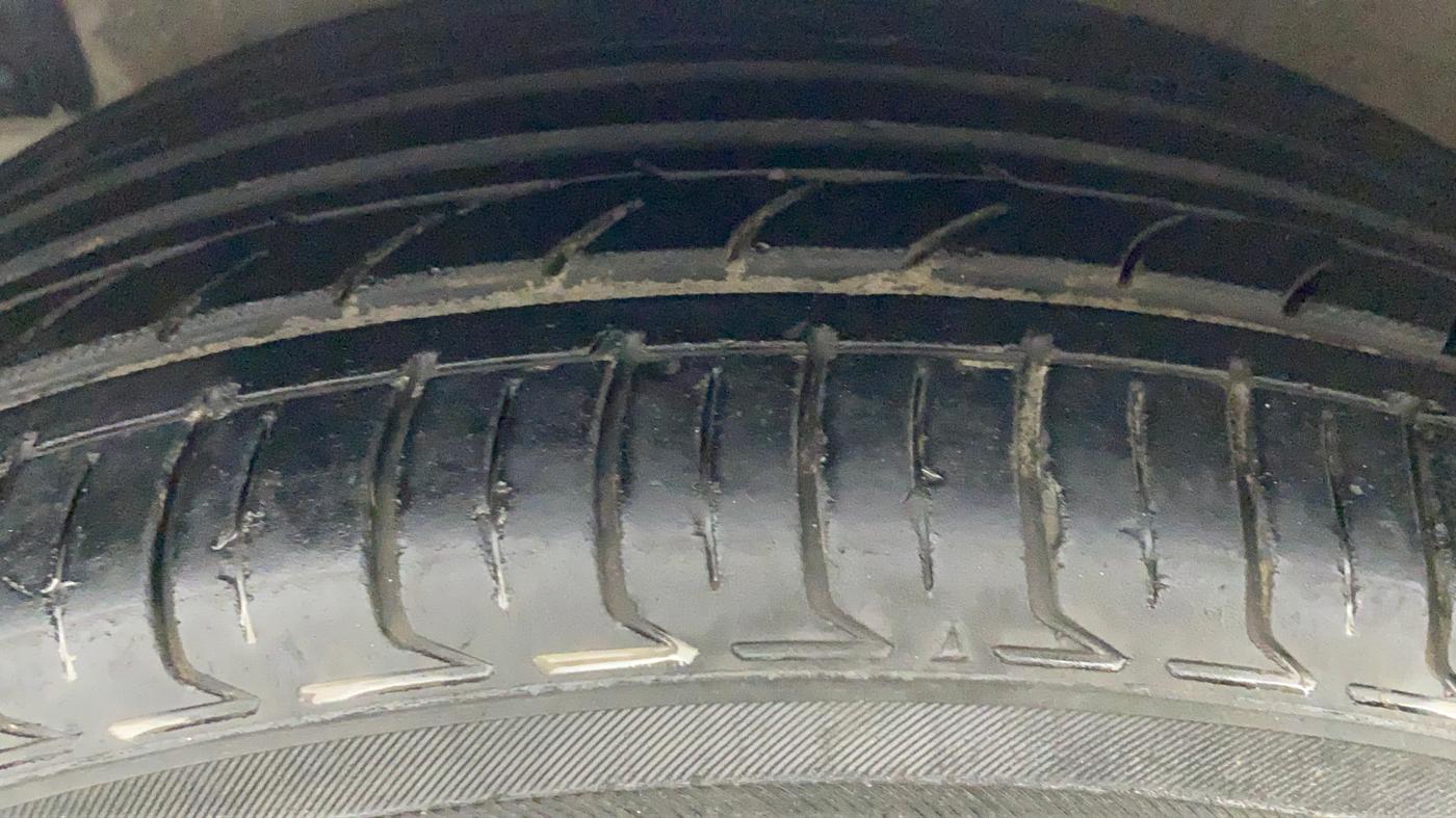 2014 Maruti Ertiga VXI CNG, CNG, Manual, 83,463 km, Left Front Tyre Tread