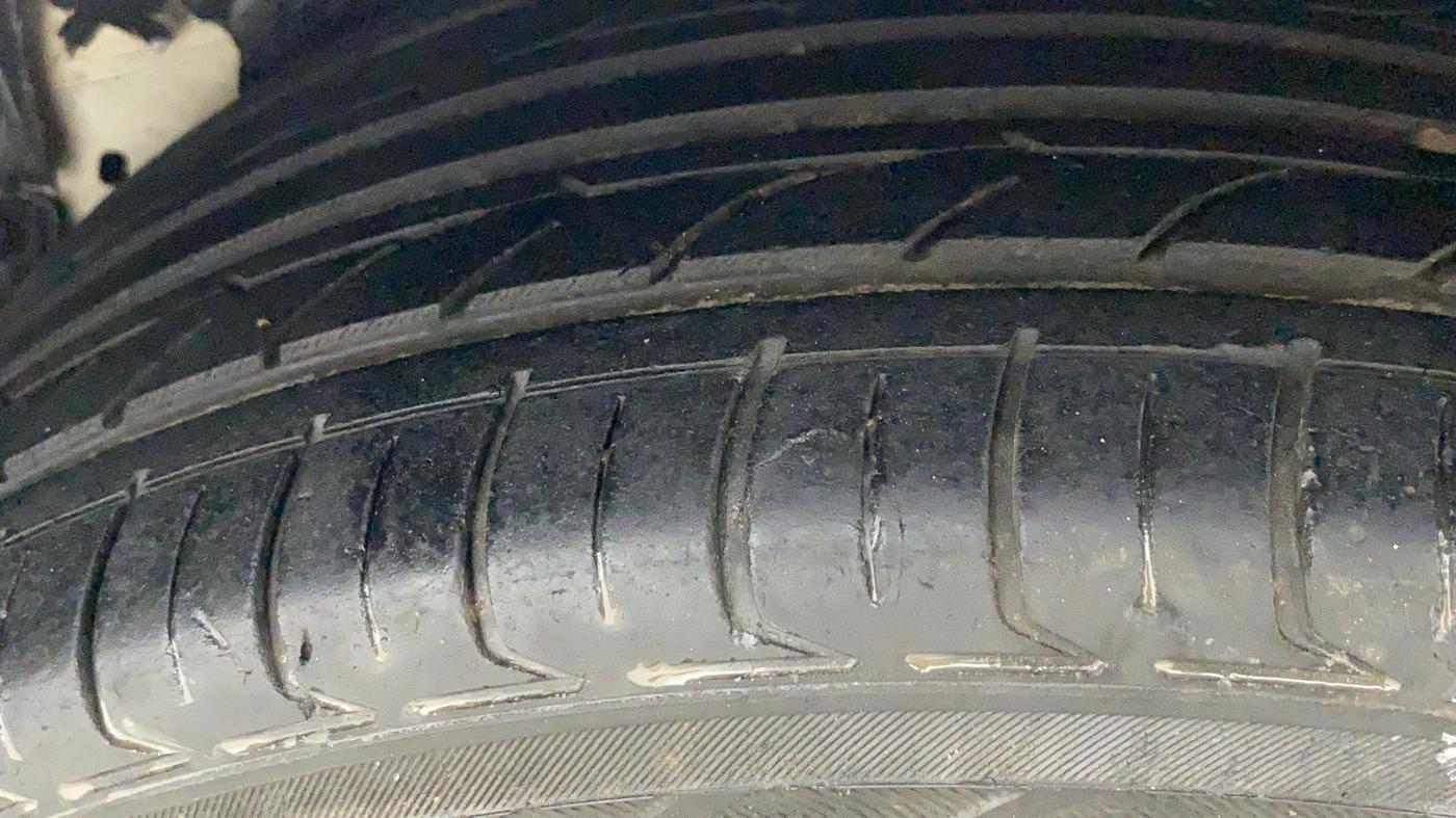 2014 Maruti Ertiga VXI CNG, CNG, Manual, 83,463 km, Left Rear Tyre Tread