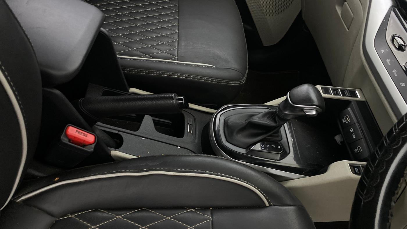 2023 KIA CARENS  PRESTIGE PLUS 1.5 TURBO PETROL DCT 7 STR, Petrol, Automatic, 76,316 km, Gear Lever