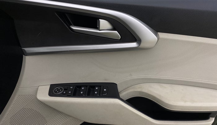 2023 KIA CARENS  PRESTIGE PLUS 1.5 TURBO PETROL DCT 7 STR, Petrol, Automatic, 76,316 km, Driver Side Door Panels Control