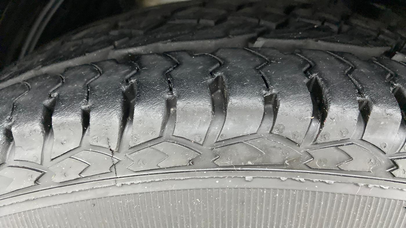 2016 Honda CRV 2.4 AWD AT, Petrol, Automatic, 1,03,602 km, Left Front Tyre Tread