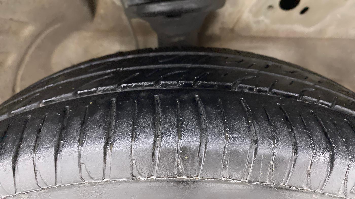 2013 Maruti Wagon R 1.0 VXI, Petrol, Manual, 92,195 km, Right Front Tyre Tread