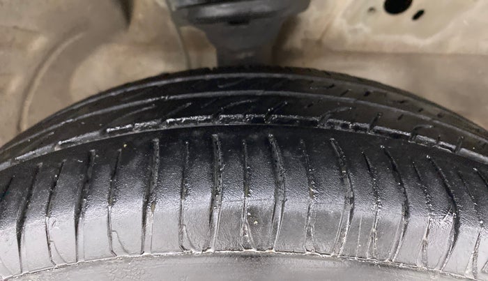 2013 Maruti Wagon R 1.0 VXI, Petrol, Manual, 92,195 km, Right Front Tyre Tread