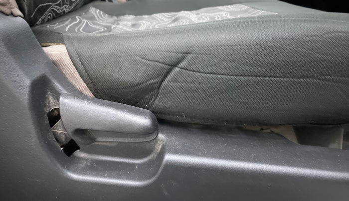2013 Maruti Wagon R 1.0 VXI, Petrol, Manual, 92,195 km, Driver Side Adjustment Panel