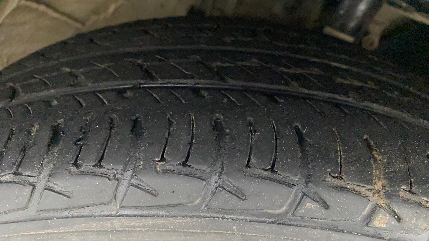 2019 Volkswagen Vento HIGHLINE DIESEL, Diesel, Manual, 52,858 km, Right Front Tyre Tread