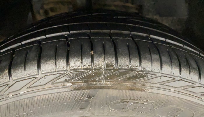 2018 Tata NEXON XZA PLUS PETROL DUAL TONE, Petrol, Automatic, 1,08,812 km, Right Front Tyre Tread