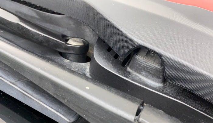 2018 Tata NEXON XZA PLUS PETROL DUAL TONE, Petrol, Automatic, 1,08,812 km, Front windshield - Wiper nozzle not functional