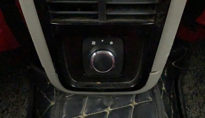 2018 Tata NEXON XZA PLUS PETROL DUAL TONE, Petrol, Automatic, 1,08,812 km, Rear AC Temperature Control