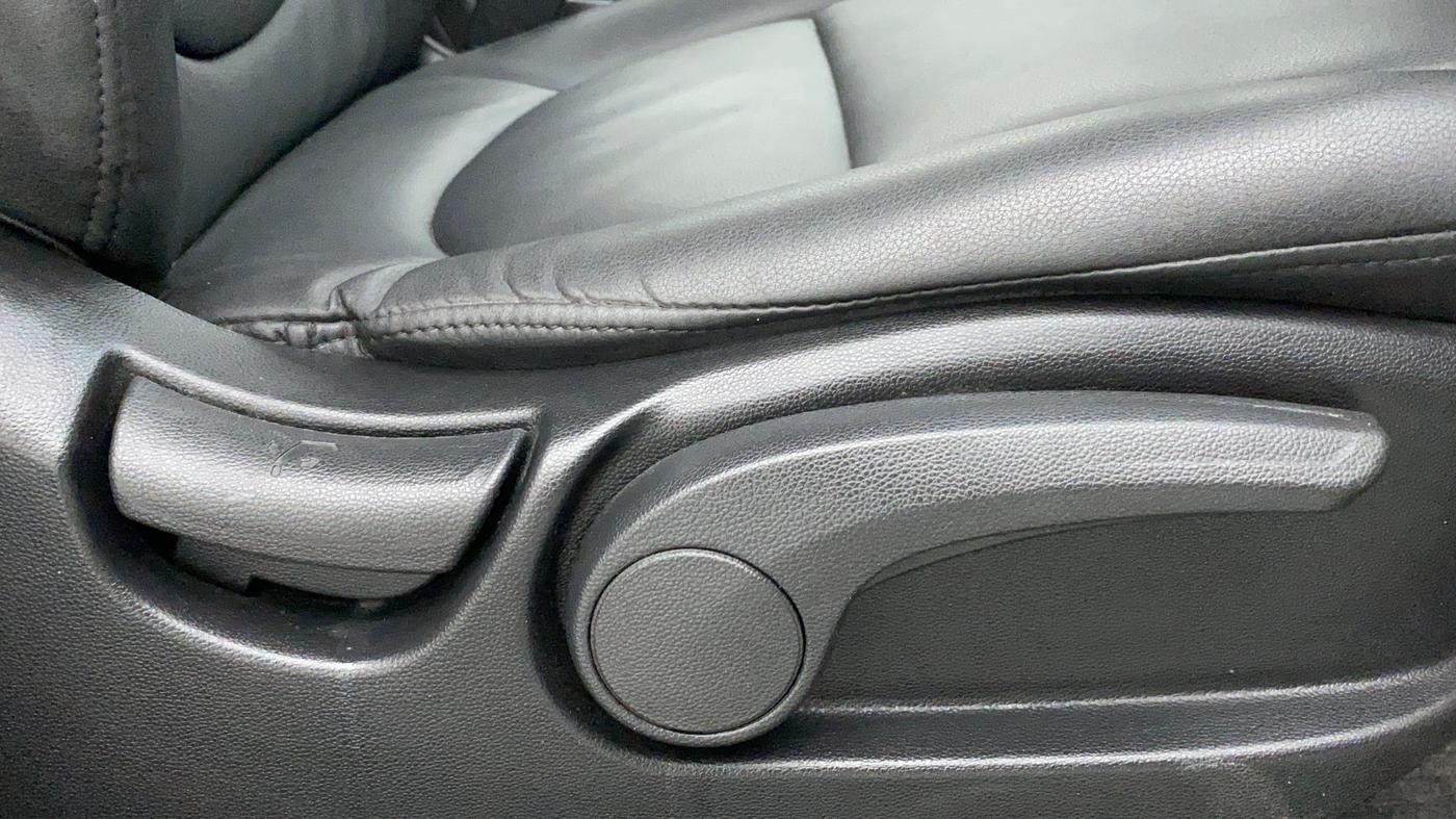 2018 Hyundai Creta 1.6 CRDI SX PLUS AUTO, Diesel, Automatic, 82,119 km, Driver Side Adjustment Panel