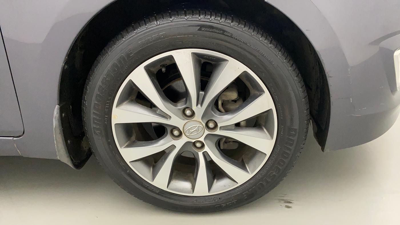 2017 Hyundai Verna 1.6 VTVT SX AT, Petrol, Automatic, 23,581 km, Right Front Wheel