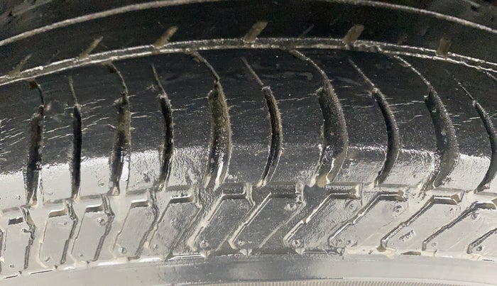 2013 Maruti Swift VXI, Petrol, Manual, 50,595 km, Left Rear Tyre Tread
