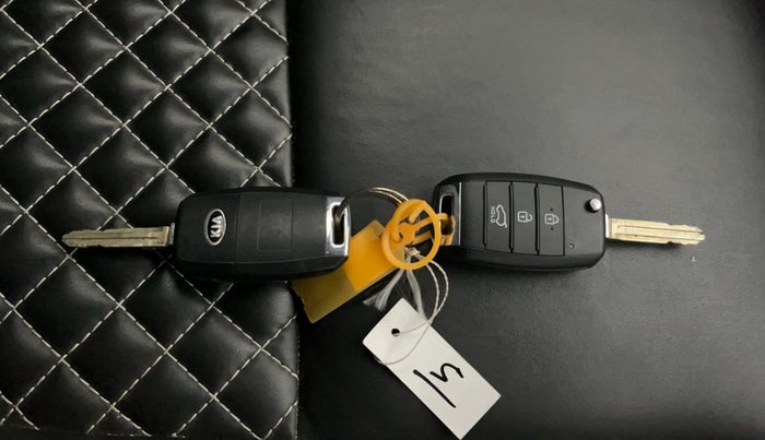 2021 KIA SONET HTK 1.2, Petrol, Manual, 19,297 km, Key Close Up