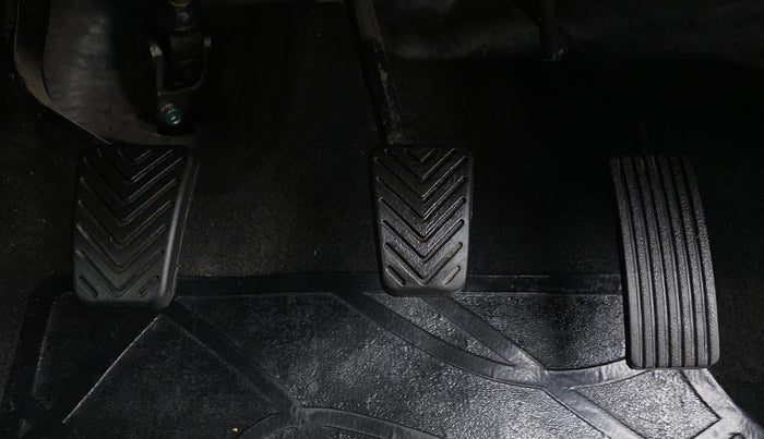 2017 Hyundai Eon ERA PLUS, CNG, Manual, 14,134 km, Pedals