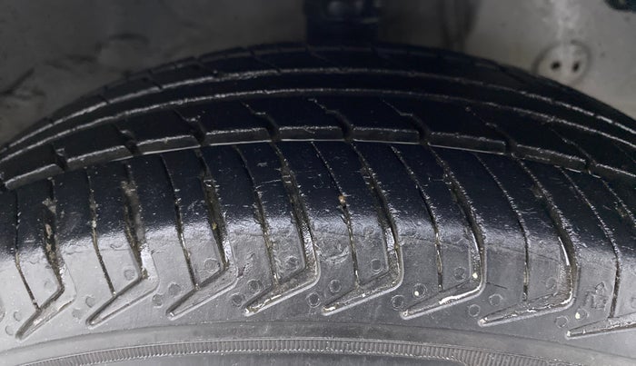 2017 Hyundai Eon ERA PLUS, CNG, Manual, 14,134 km, Right Front Tyre Tread