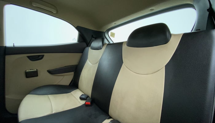 2017 Hyundai Eon ERA PLUS, CNG, Manual, 14,134 km, Right Side Rear Door Cabin