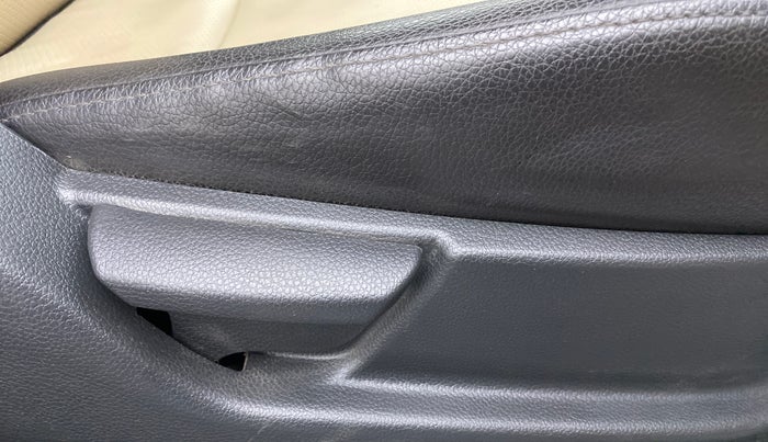 2017 Hyundai Eon ERA PLUS, CNG, Manual, 14,134 km, Driver Side Adjustment Panel