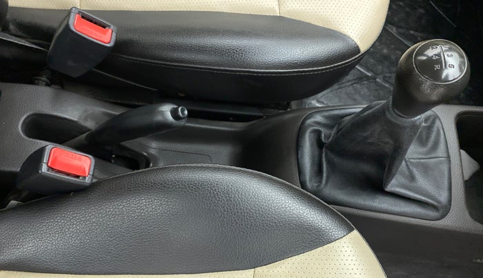 2017 Hyundai Eon ERA PLUS, CNG, Manual, 14,134 km, Gear Lever