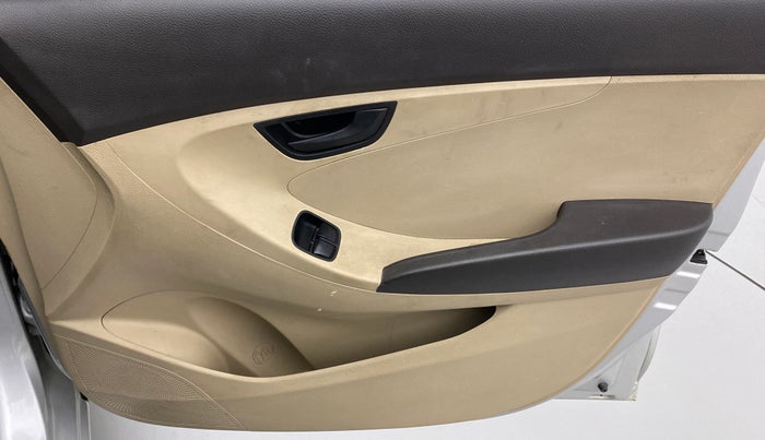 2017 Hyundai Eon ERA PLUS, CNG, Manual, 14,134 km, Driver Side Door Panels Control