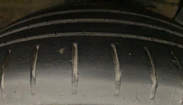 2017 Maruti Ciaz ALPHA  AT 1.4  PETROL, CNG, Automatic, 83,022 km, Right Front Tyre Tread