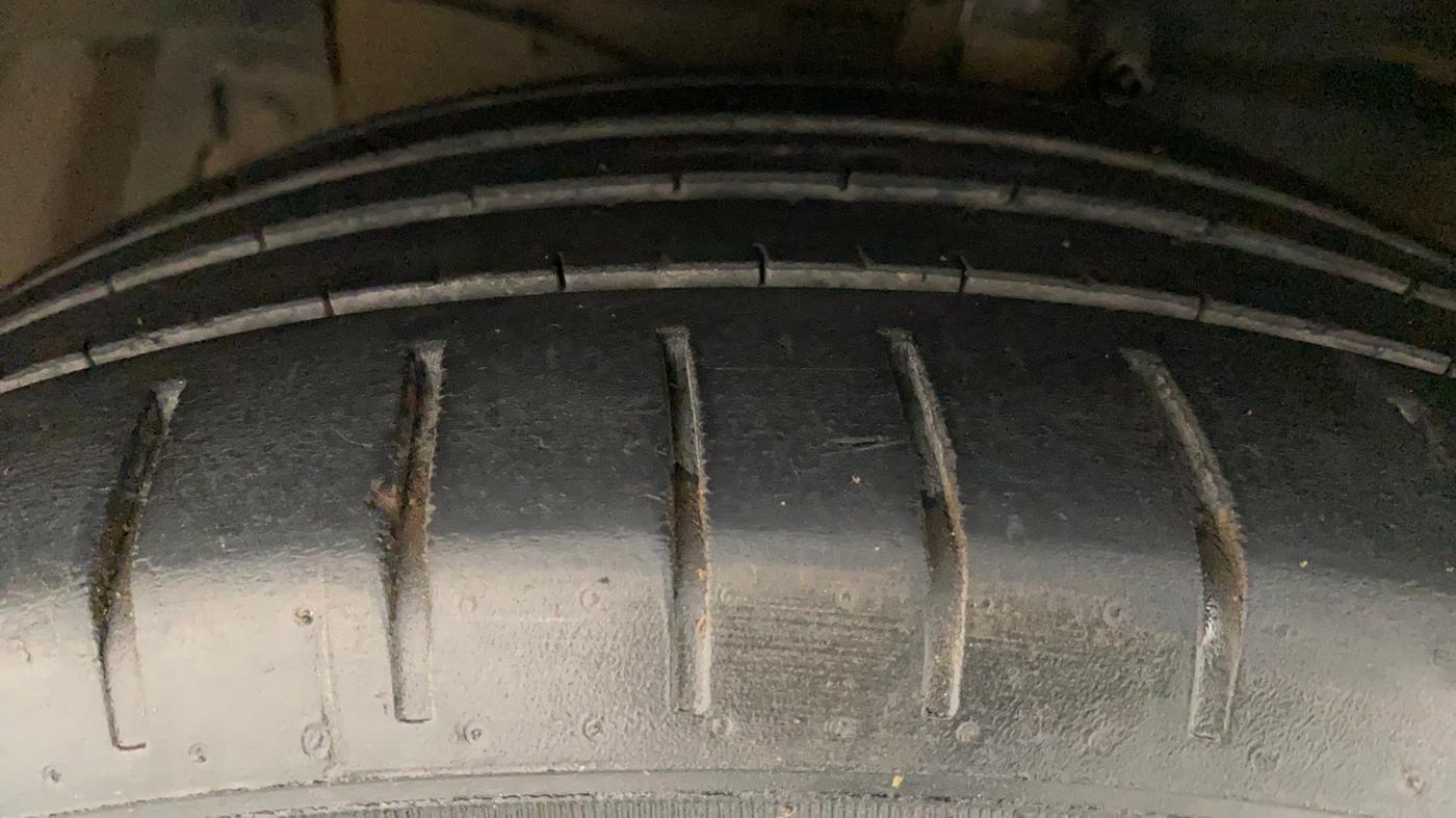 2017 Maruti Ciaz ALPHA  AT 1.4  PETROL, CNG, Automatic, 83,022 km, Left Front Tyre Tread