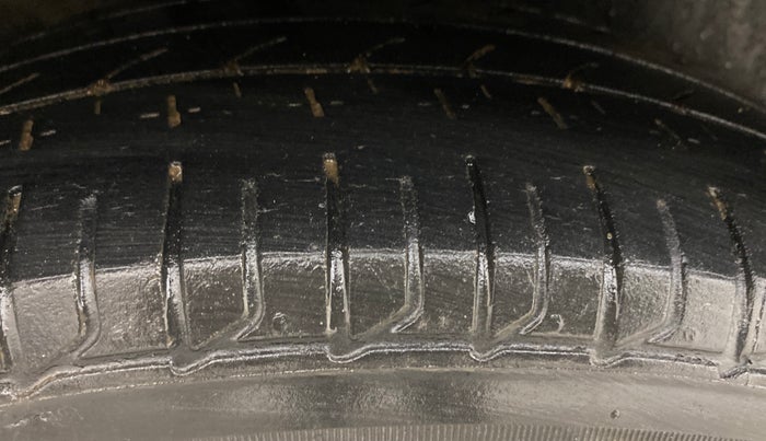 2018 Maruti Ertiga ZXI+, Petrol, Manual, 1,12,233 km, Right Rear Tyre Tread