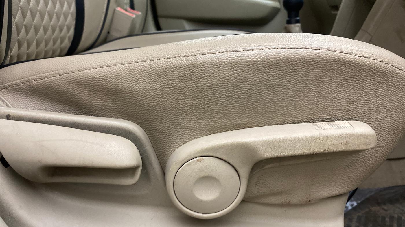 2018 Maruti Ertiga ZXI+, Petrol, Manual, 1,12,233 km, Driver Side Adjustment Panel