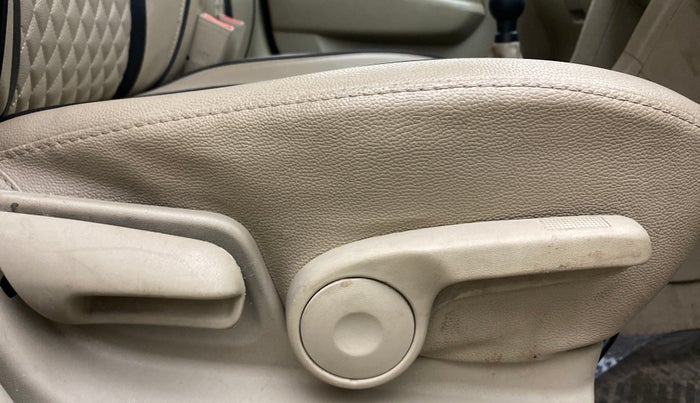 2018 Maruti Ertiga ZXI+, Petrol, Manual, 1,12,233 km, Driver Side Adjustment Panel