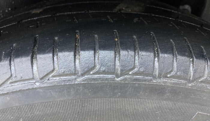 2018 Maruti Ertiga ZXI+, Petrol, Manual, 1,12,233 km, Left Rear Tyre Tread