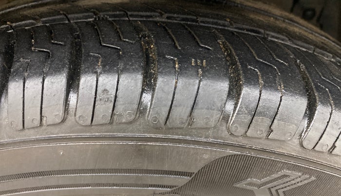 2018 Maruti Ertiga ZXI+, Petrol, Manual, 1,12,233 km, Right Front Tyre Tread