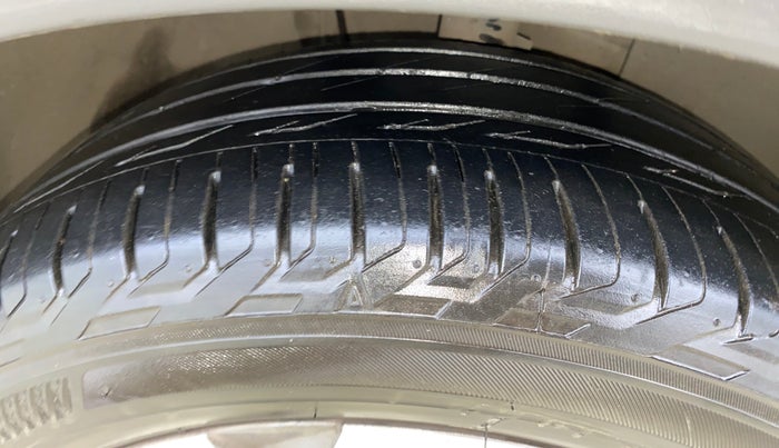 2022 Volkswagen TAIGUN TOPLINE 1.0 TSI AT, Petrol, Automatic, 55,400 km, Right Front Tyre Tread