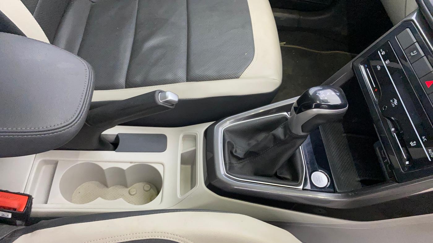 2022 Volkswagen TAIGUN TOPLINE 1.0 TSI AT, Petrol, Automatic, 55,428 km, Gear Lever