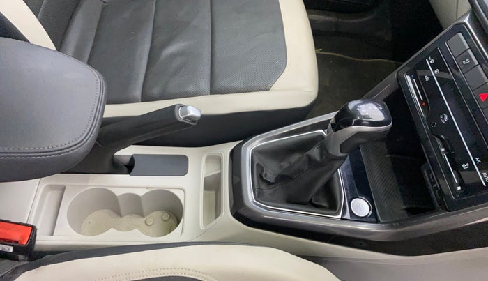 2022 Volkswagen TAIGUN TOPLINE 1.0 TSI AT, Petrol, Automatic, 55,400 km, Gear Lever