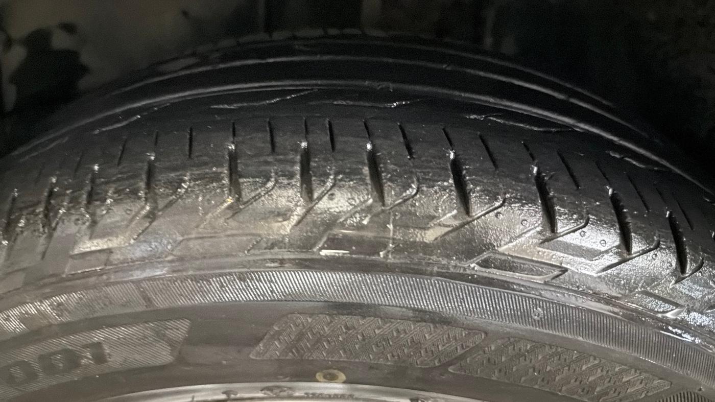 2017 Toyota Corolla Altis G CVT PETROL, Petrol, Automatic, 20,958 km, Left Front Tyre Tread