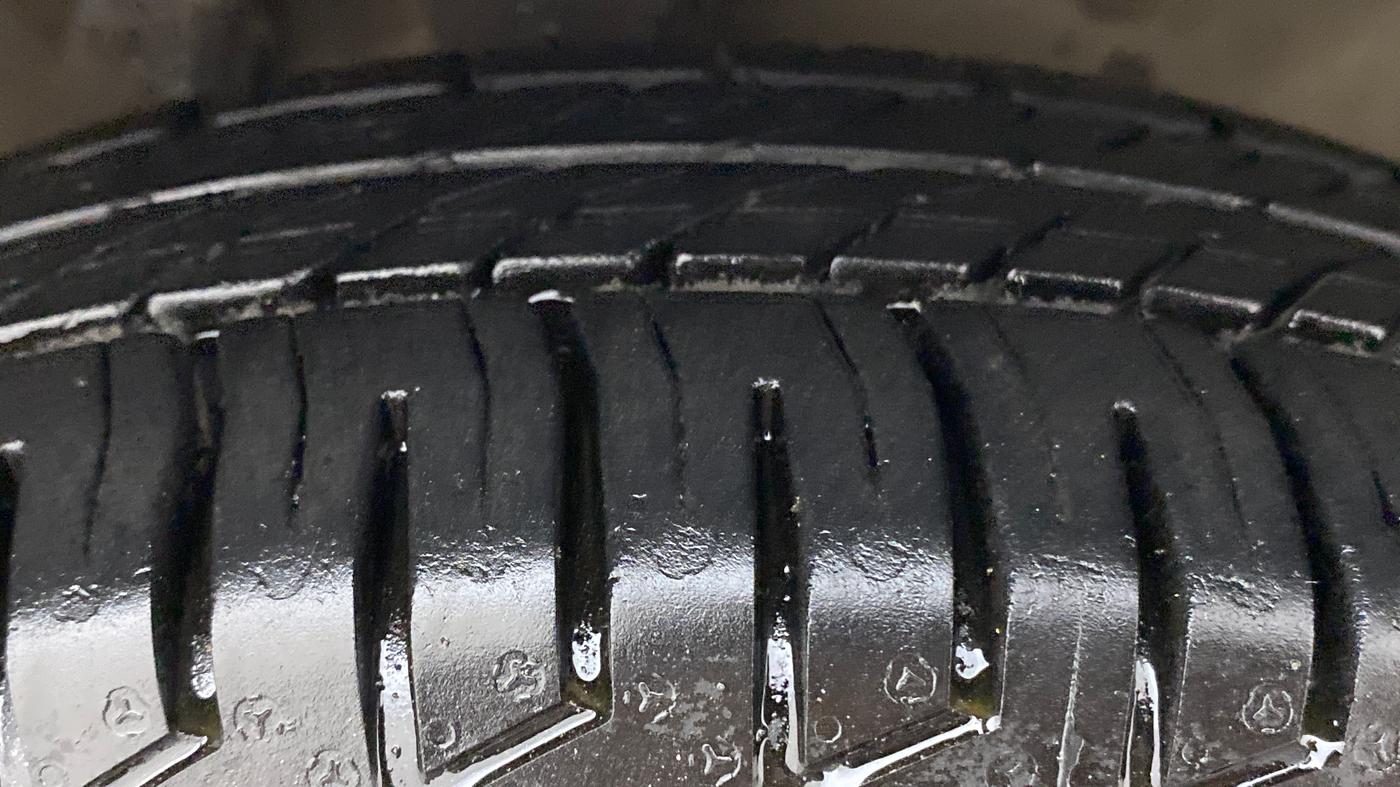 2015 Maruti Alto 800 LXI CNG, CNG, Manual, 72,059 km, Right Front Tyre Tread