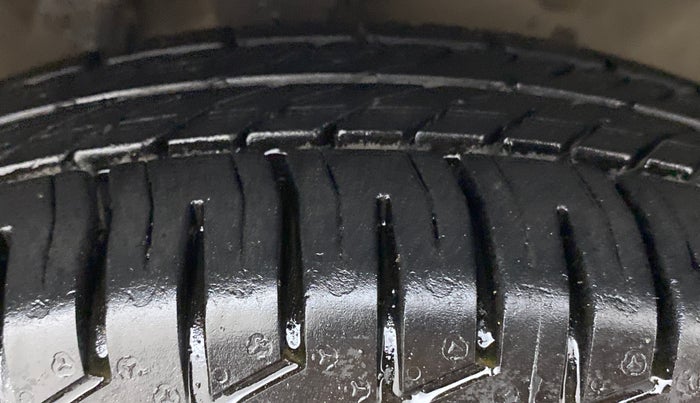 2015 Maruti Alto 800 LXI CNG, CNG, Manual, 72,059 km, Right Front Tyre Tread