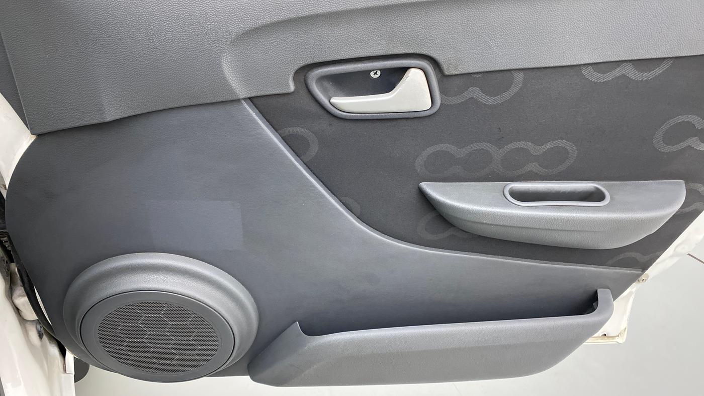 2015 Maruti Alto 800 LXI CNG, CNG, Manual, 72,059 km, Driver Side Door Panels Control