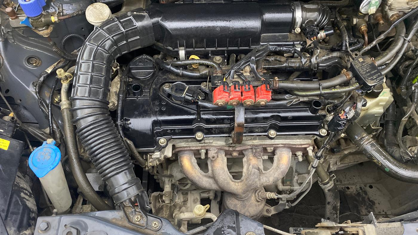 2019 Maruti Swift VXI AMT, CNG, Automatic, 1,12,721 km, Engine View - Right