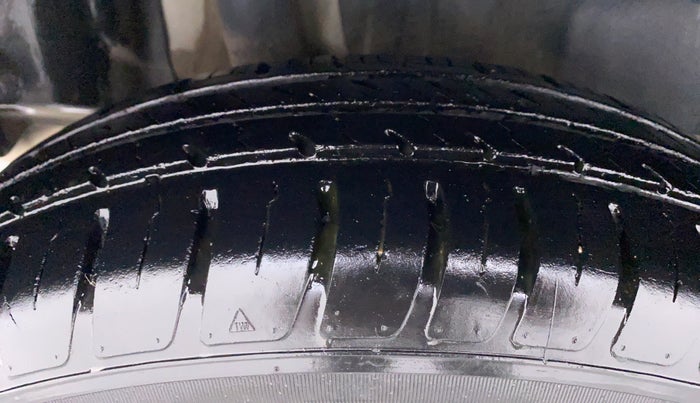 2019 Maruti Swift VXI AMT D, Petrol, Automatic, 12,396 km, Right Rear Tyre Tread
