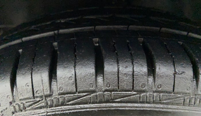 2017 Hyundai Eon D LITE PLUS, Petrol, Manual, 14,771 km, Left Front Tyre Tread