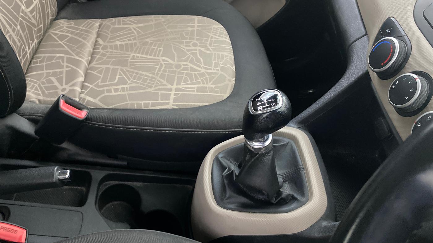 2013 Hyundai Grand i10 ASTA 1.2 KAPPA VTVT, Petrol, Manual, 69,695 km, Gear Lever