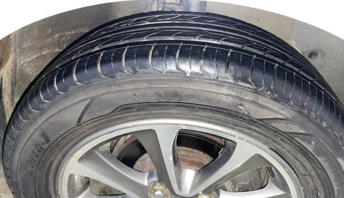 2013 Hyundai Grand i10 ASTA 1.2 KAPPA VTVT, Petrol, Manual, 69,695 km, Right Front Tyre Tread