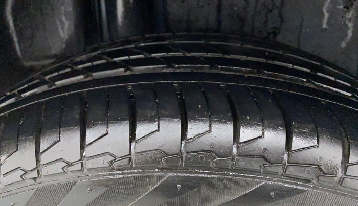 2017 Maruti Ciaz ALPHA  AT 1.4  PETROL, Petrol, Automatic, 95,675 km, Right Rear Tyre Tread