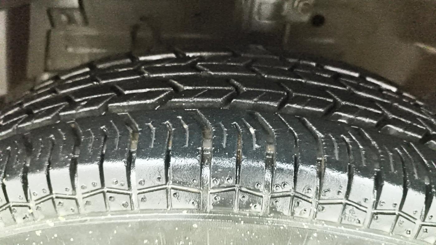 2016 Maruti Swift Dzire VXI, Petrol, Manual, 33,263 km, Left Front Tyre Tread