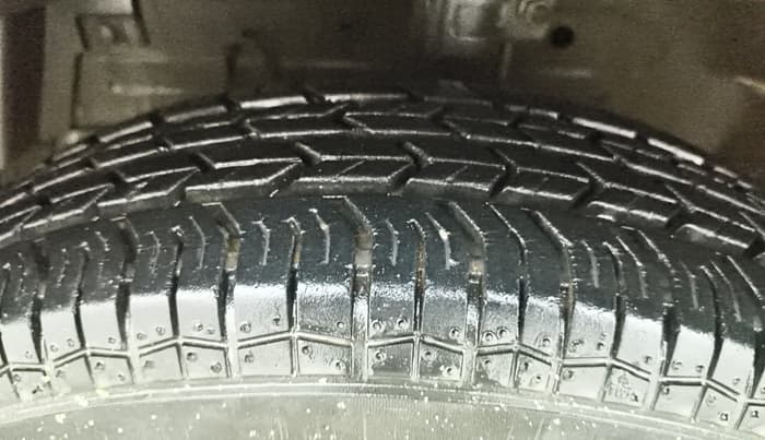 2016 Maruti Swift Dzire VXI, Petrol, Manual, 33,263 km, Left Front Tyre Tread