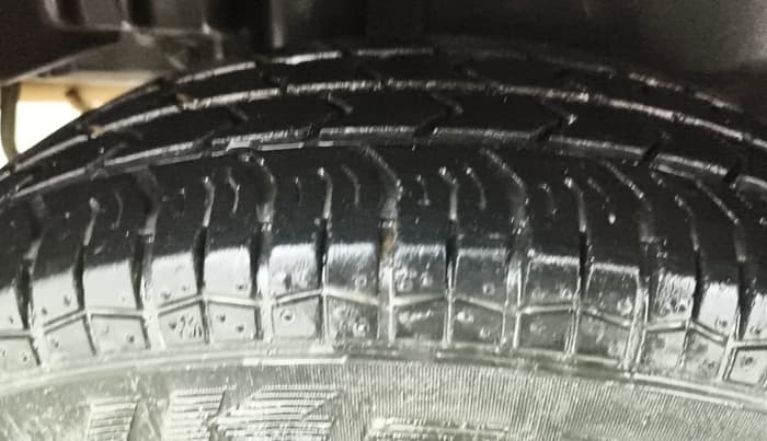 2016 Maruti Swift Dzire VXI, Petrol, Manual, 33,263 km, Right Rear Tyre Tread