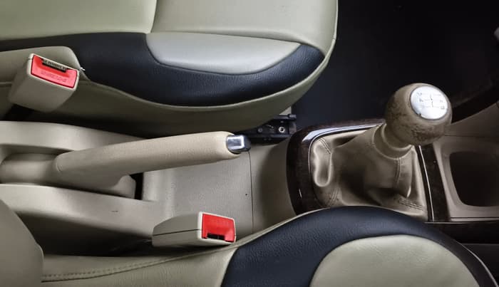 2016 Maruti Swift Dzire VXI, Petrol, Manual, 33,263 km, Gear Lever