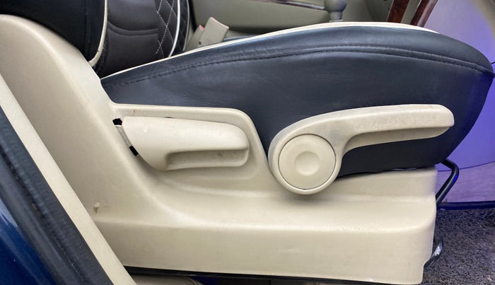 2018 Maruti Ertiga ZXI+, Petrol, Manual, 87,458 km, Driver Side Adjustment Panel